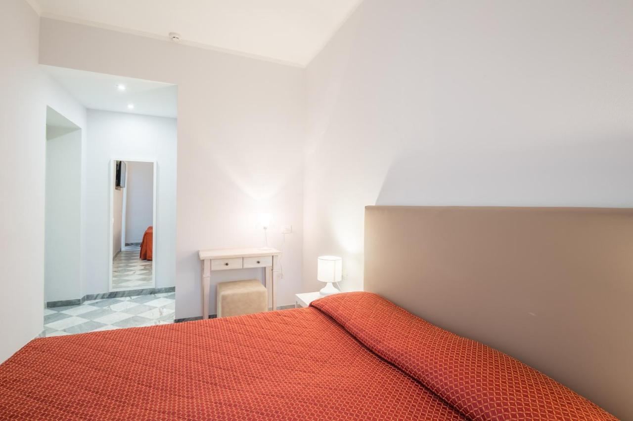 Hotel Cavalieri Del Mare Marina di Massa Eksteriør billede