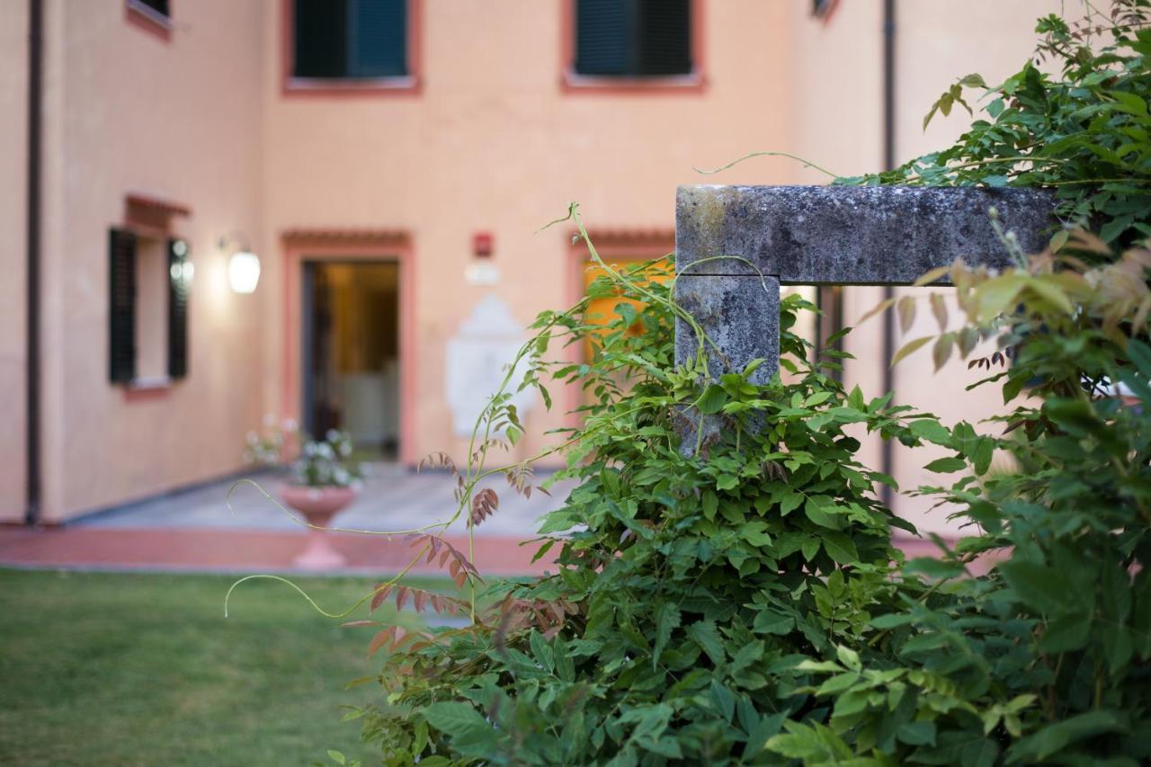 Hotel Cavalieri Del Mare Marina di Massa Eksteriør billede